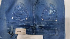 Skinny DENIM With Fancy Pockets..