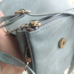 blue-grey slingbag ✧