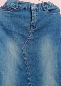 Denim skirt with back slit