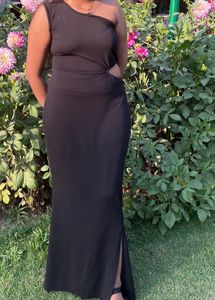 Chic Black One-Shoulder Maxi Dress