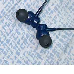 Makzee Zyro Neckband