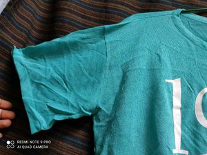 Vintage 1990 T-Shirt , Its Free Size Tshirt.