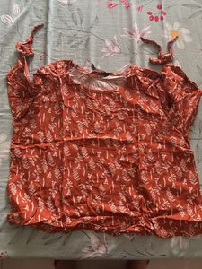 Dressberry top- In An Amazing condition