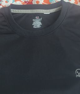 QUEBE C Black T Shirt