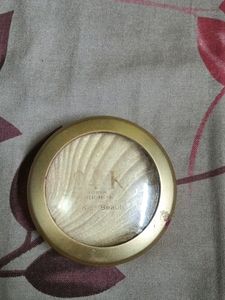 Kiss Beauty Highlighter