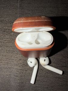 Apple Airpods 2 with Case