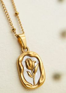MOTHER OF PEARL GOLDEN ROSE CHAIN PENDANT🎀