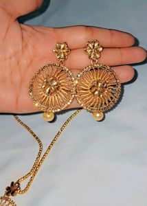 Golden Pendant Sat