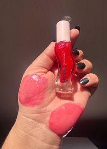 Gisou Honey Infused Lip Oil :- Cherry On The Cake