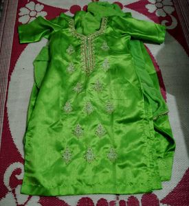 Very Attractive And Beautiful Embroidery Golden Wo
