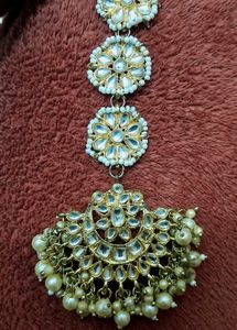 Elegant Kundan Maang Tikka