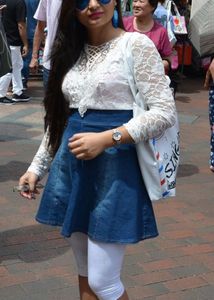 💙🤍 Chic Lace &amp; Denim Skater Dress – Size M – Tre