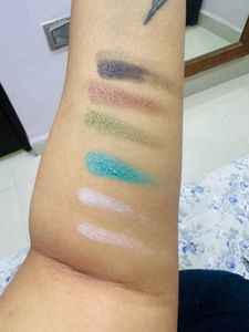 Revolution 32 Shade Eyeshadow Palette(Get One Free
