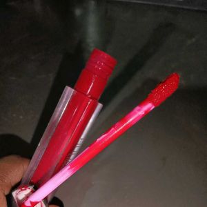 A Matt Liquid Lipstik In Red Colour