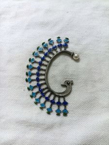 Strigehne Peacock Shape Meena One Pearl Earring
