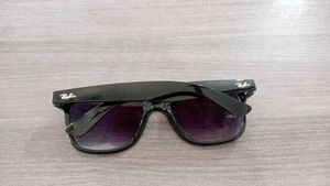 Ray-Ban Glossy Rim Sunglasses 🕶️🕶️🕶️🕶️it&#39;s New With Tag But Not Tag Here