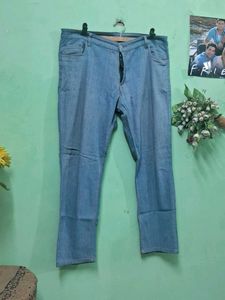 Light Wash Denim Jeans. 💙