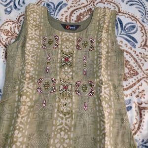 Elegant Embroidered Kurta Set