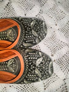 Sandals &amp; Ethnic Juttis