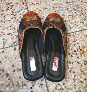 Ethenic Embroidery Juti For Women