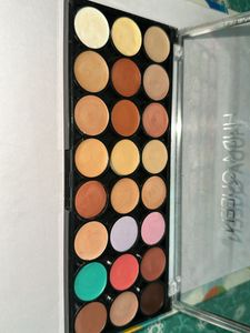 Huda Queen Contour/concealer Palette