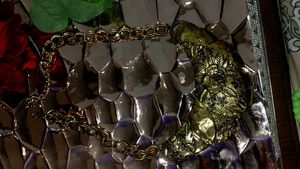 Neckpiece