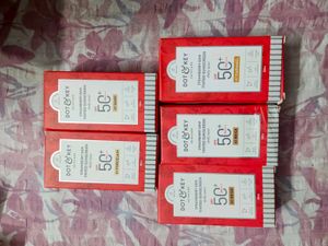 (Mention Price 1) Dot &amp; Key Tinted Sunscreen SPF 5