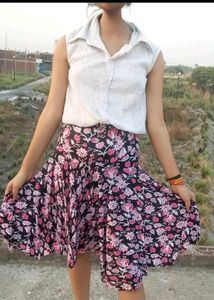 BEAUTIFUL SKIRT WITH SHORTS ATTACHED