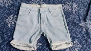Women Blue Cotton Shorts 5- Pocket Shorts In Cotton A Low Waist And Zip With A Bottom  Size/ Fit - The Model Height (15&#39;15) Is Wearing a Size 28 Material - 99% Cotton