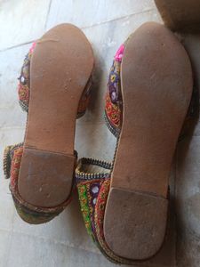 Beautiful JAIPURI JUTTI