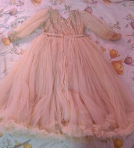 GIRLS DRESS Beautiful for parties and wedding gown