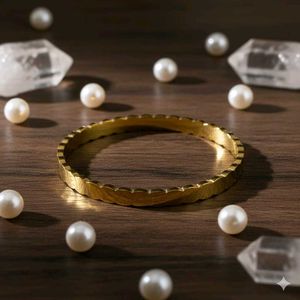 Aurigleamz Gold Bangle