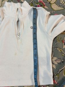 white full sleeved fitted crop top