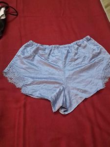 padded  top n satin short  in imported fabric