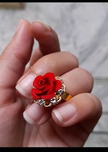 red rose ring.