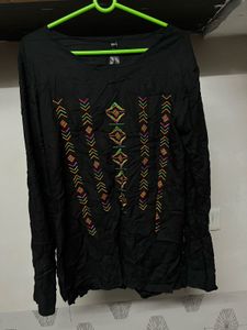 Embroidered Black Top 😍