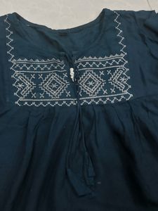 Embreoded Top