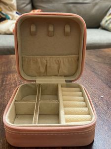 Dainty jewellery + Organiser