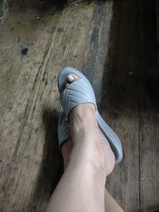 🌸Five by Inc. Gray Quilted Slides