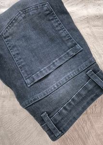 YOUSTA Black Straight-Fit Jeans Size 32