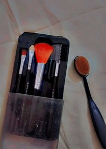 PREMIUM CHOICE MAKEUP BRUSH SET(HUDABEAUTY)