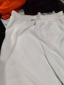 A white cargo pant