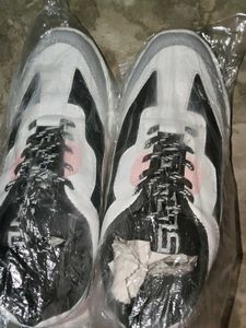Unique White Fashion Sneakers