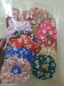 Daisy Scrunchies - Set of 8