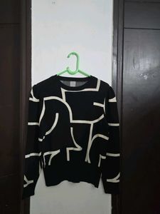 H&M Abstract Black & White Sweater bust 38