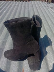 Ankle Boots 🥾(5.5-6)