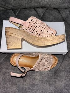 Pink platform wedges sandals 👡
