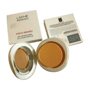 Lakme Absolute Compact