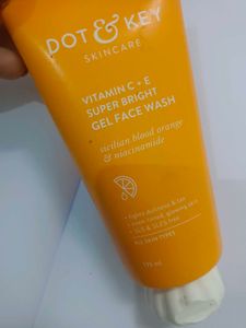 Dot &amp; Key Face Wash