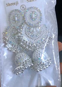 bahut hi pyare white earring ❤️❤️